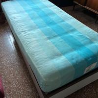 letto singolo in legno