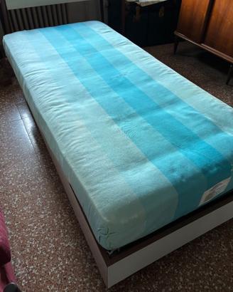 letto singolo in legno