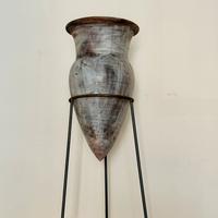 Anfora porta piante decorativa e supporto in ferro