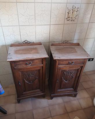 comodini in legno massiccio
