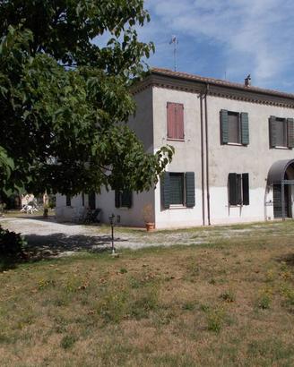 Rustico / Casale di 500 m² con più di 5 locali a F