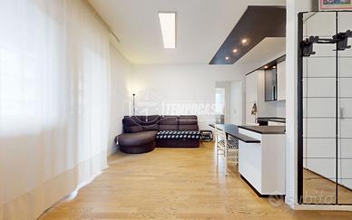 Bilocale al quarto piano con balcone e cantina.