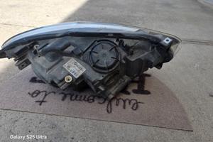 Farò anteriore dell'auto sinistro BMW 