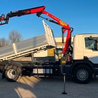 Scania P280 con ribaltabile e gru
