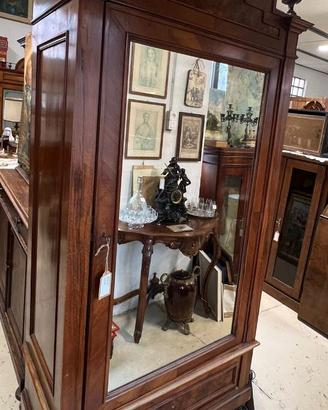 GRANDE ARMADIO IN LEGNO CON SPECCHIO