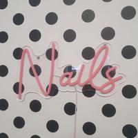 Scritta neon Nails e scritta Beauty