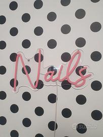 Scritta neon Nails e scritta Beauty