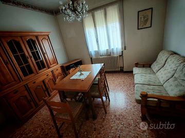 Sala da pranzo completa