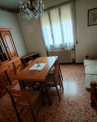 Sala da pranzo completa