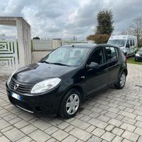 Dacia sandero GPL leggermente trattabile