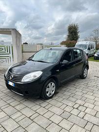 Dacia sandero GPL leggermente trattabile