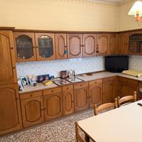 Mobile Cucina - Tavolo - Sedie - Legno