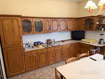 Mobile Cucina - Tavolo - Sedie - Legno