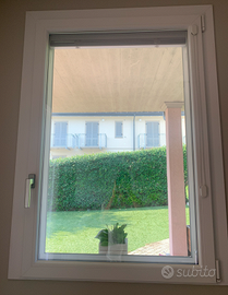 Finestra singola tipo Finstral AG e anta alluminio