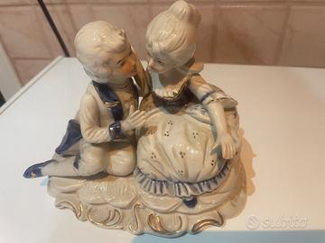 Statuetta figura di sposini  del 800 in ceramica