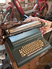 Macchina da scrivere olivetti