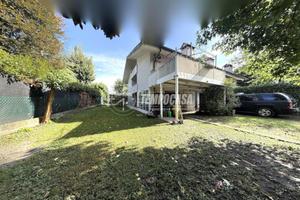 Porzione di Bifamiliare in zona Feriole