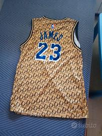 Maglia Dior di LeBron james