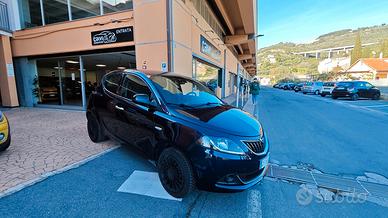 Lancia Ypsilon 1.0 FireFly 5 porte S&S Hybrid Ecoc