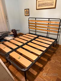 Letto matrimoniale con 2 reti a doghe