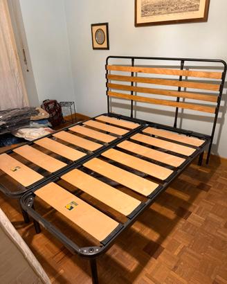 Letto matrimoniale con 2 reti a doghe