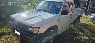 Toyota Hilux 2.4D 4wd extracab del 1996