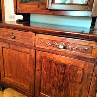 Credenza artigianale con vetrina