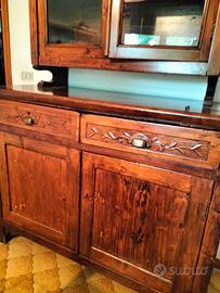 Credenza artigianale con vetrina