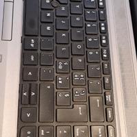 Tastiera con frame nero retroilluminata e trackpad