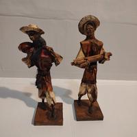 Coppia statuette artigianali folk in carta 30 cm