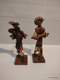 Coppia statuette artigianali folk in carta 30 cm