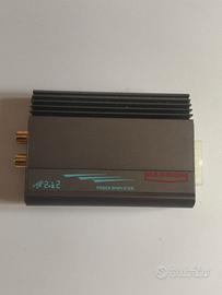 amplificatore auto a marca Macrom 2.12