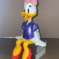 Statuetta Paperina seduta dipinta a mano