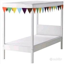 Lettino a baldacchino IKEA con materasso