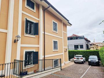Villa di 220 m² con più di 5 locali a Grottaferrat