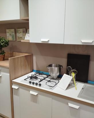 cucina bianca lucida e legno 3.70 cm con elettrodo