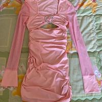 Abito aderente con cuore di perle