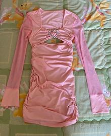 Abito aderente con cuore di perle