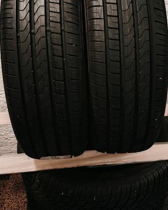 2 gomme seminuove Pirelli 215/65/17