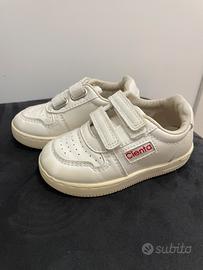 Scarpe Cienta con strappi