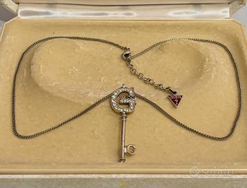 Collana Guess con ciondolo chiave strass