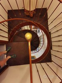 Scala a chiocciola in metallo