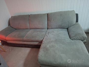 divano 3 posti con chaise lounge. Diventa letto.
