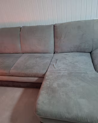 divano 3 posti con chaise lounge. Diventa letto.