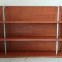 Scrivania con libreria
