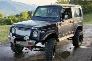 Suzuki samurai off road