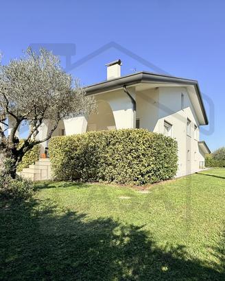 ELEGANTE VILLA SINGOLA IN ZONA PALTANA