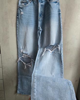jeans strappati