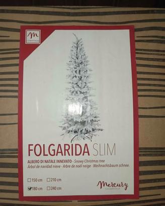 Albero di natale innevato 