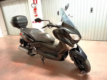 YAMAHA X-MAX 250